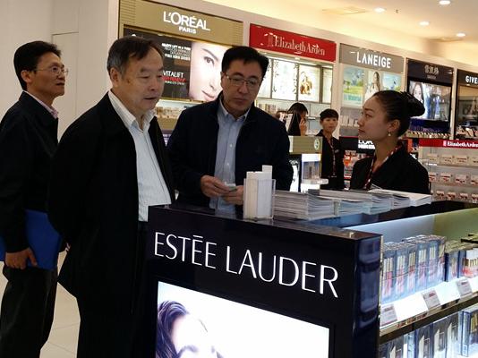 國有重點大型企業(yè)監(jiān)事會趙小平主席一行考察瑞麗、畹町兩家免稅店