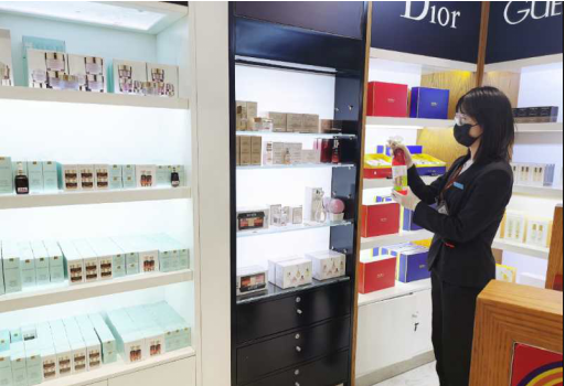 【中國免稅人在行動·一線直擊篇】之九： 防“疫”當前，服務(wù)不減，為恢復(fù)經(jīng)營提供堅實保障