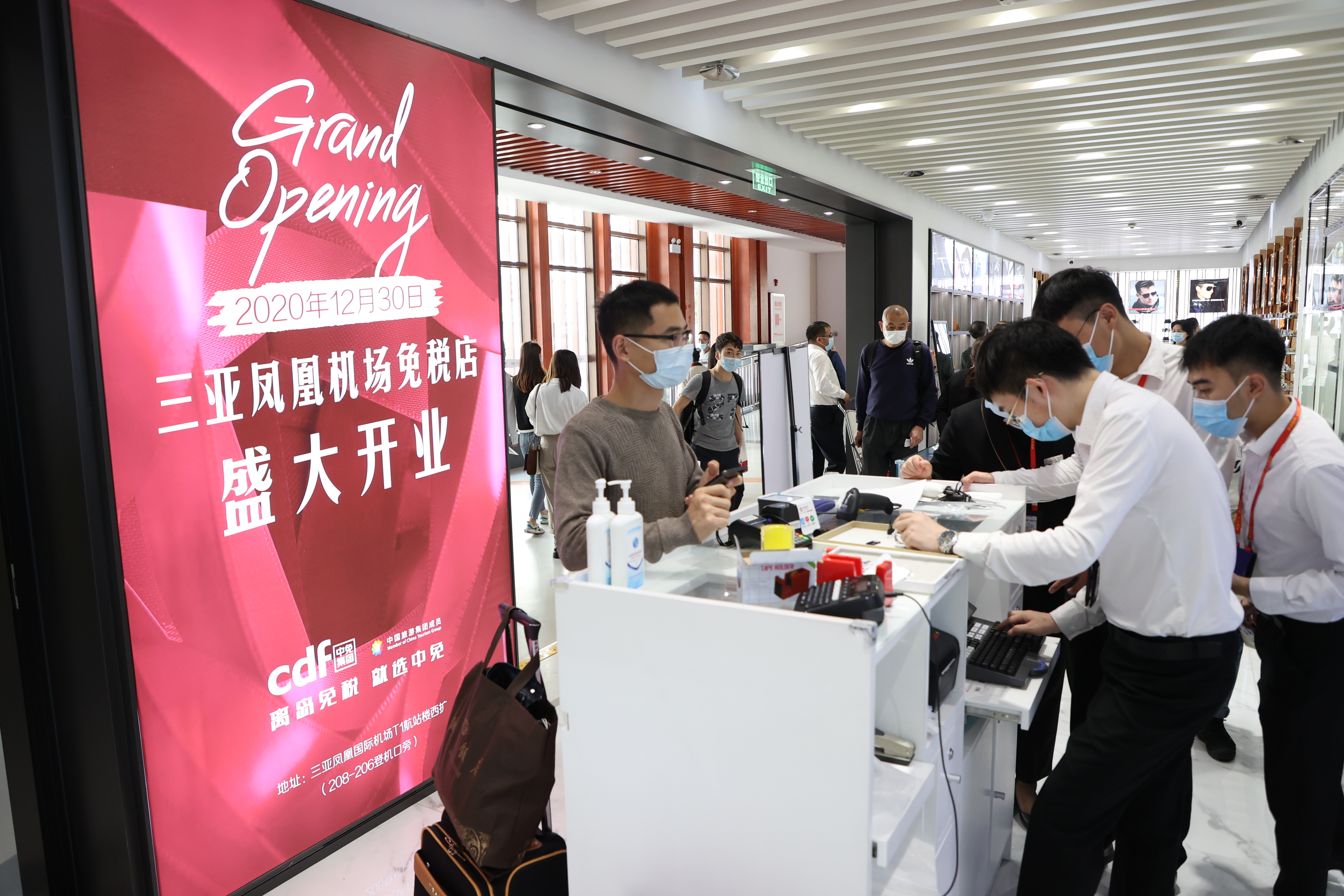 免稅經(jīng)濟(jì)激發(fā)市場(chǎng)活力 中免三亞、?？跈C(jī)場(chǎng)將開(kāi)兩店