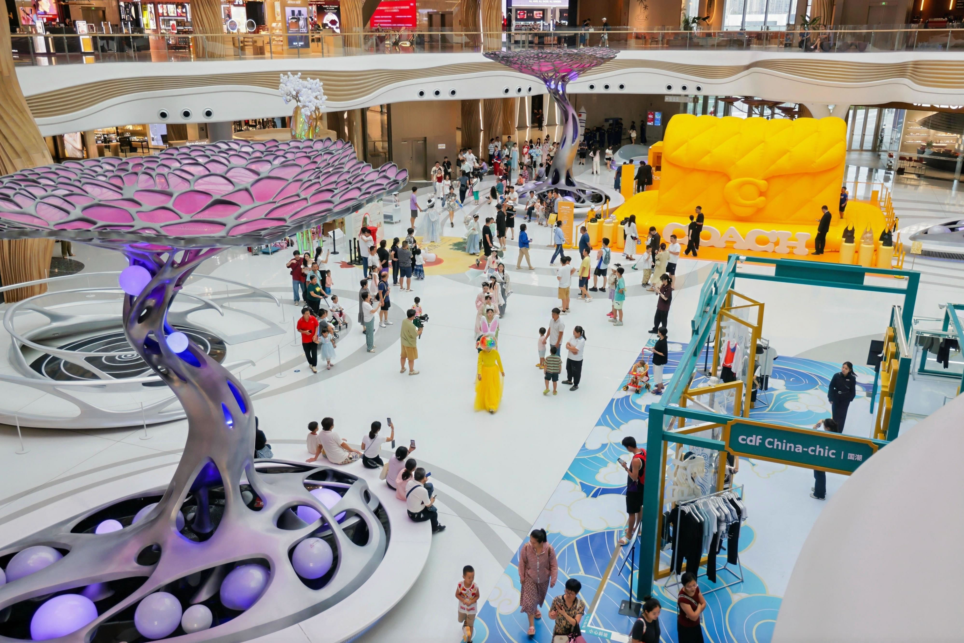 繽紛活動迎國慶，中免集團海南門店引領(lǐng)“免稅+”消費風(fēng)潮